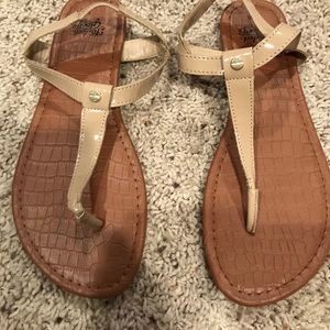 Women’s size 8 beige leather sandals